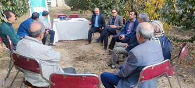 كارگاه آموزشی مدیریت آبیاری، اصلاح تغذیه باغات و راهكارهای نوین كاهش خسارت‌های ناشی از سرمازدگی با حضور اعضای هیات علمی پژوهشكده میوه های معتدله و سردسیری