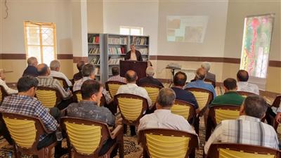 بازدید از باغ های زردآلو در شهرستان ابركوه با هدف ارتقای دانش فنی زردآلو كاران ابركوهی